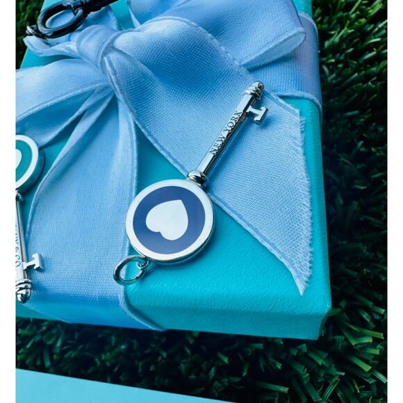 💜Return to Tiffany Lavender/Purple Heart Key Charm/Pendant - Picture 3 of 4